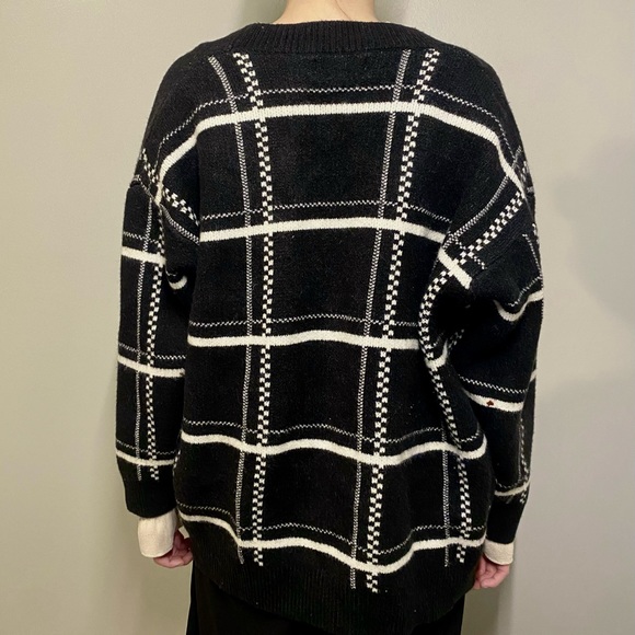 Plaid Black Cardigan - Picture 4 of 4